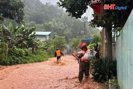 Lũ quét bất ngờ vùi lấp 2 trẻ nhỏ, nhiều bản làng bị cô lập 