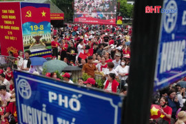 Các "điểm nóng" xem diễu binh, diễu hành đều đã chật kín người
