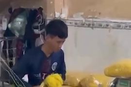 Công an đột kích cơ sở 10 năm sản xuất hàng trăm tấn mì trộn chất cấm