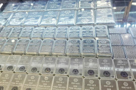 Bạc vượt 95 triệu đồng/kg dịp vía Thần Tài, thị trường có thương hiệu mới