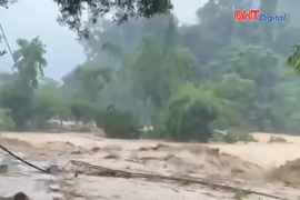 Lũ quét chia cắt nhiều bản làng ở Nghệ An, thiệt hại nặng nề