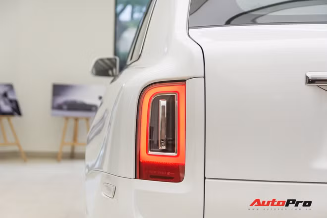 Cận cảnh Rolls-Royce Cullinan chính hãng và những điều ít biết về mẫu SUV nhà giàu giá hơn 32 tỷ