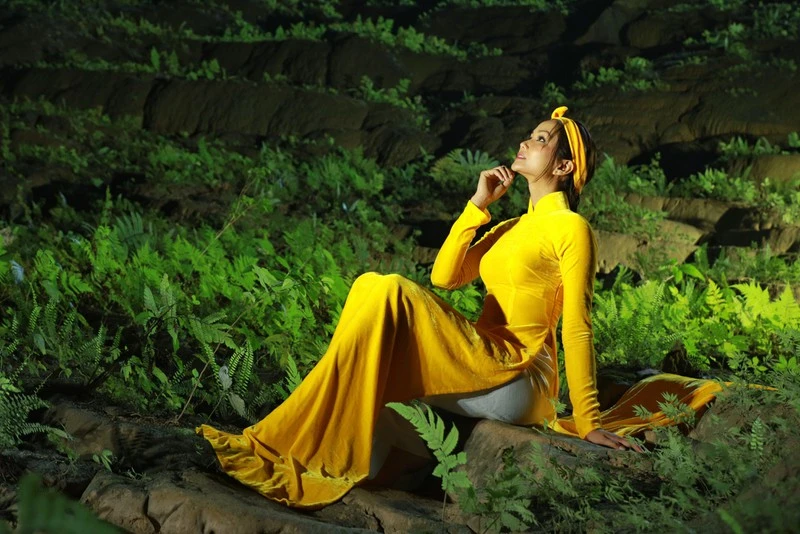 Chiêm ngưỡng bộ ảnh đặc biệt của Hoa hậu HHen Niê tại hang Sơn Đoòng