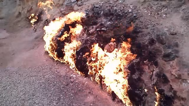 “Hỏa Diệm Sơn” bốc cháy không ngừng nghỉ suốt 4000 năm bất chấp mưa tuyết