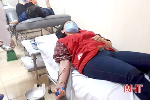 Hai mẹ con người Hà Tĩnh trực tiếp hiến máu cứu bệnh nhân
