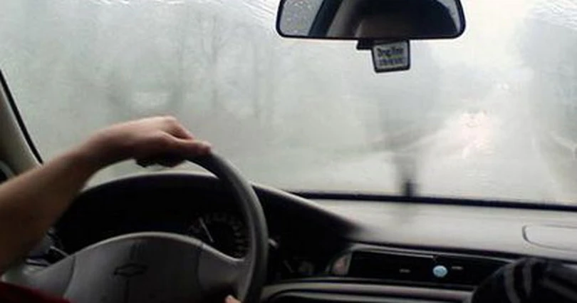 Lái xe ô tô trời lạnh sương mù cần chú ý gì để an toàn?