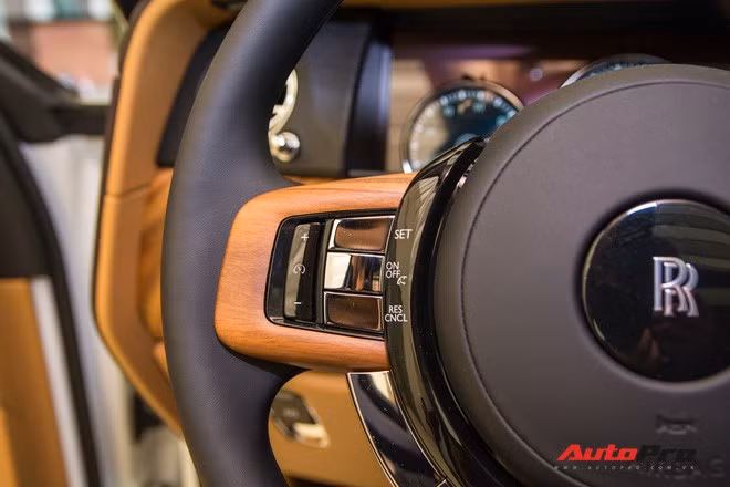 Cận cảnh Rolls-Royce Cullinan chính hãng và những điều ít biết về mẫu SUV nhà giàu giá hơn 32 tỷ