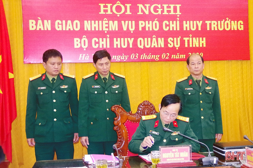 Bàn giao chức danh Phó Chỉ huy trưởng Bộ CHQS Hà Tĩnh