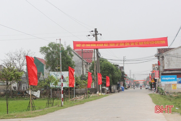 Người dân Mai Phụ gói 1.760 bánh chưng cung tiến vua Mai