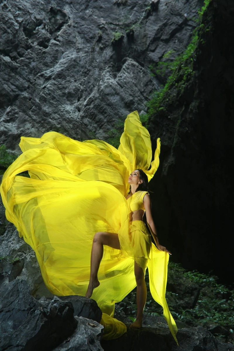 Chiêm ngưỡng bộ ảnh đặc biệt của Hoa hậu HHen Niê tại hang Sơn Đoòng