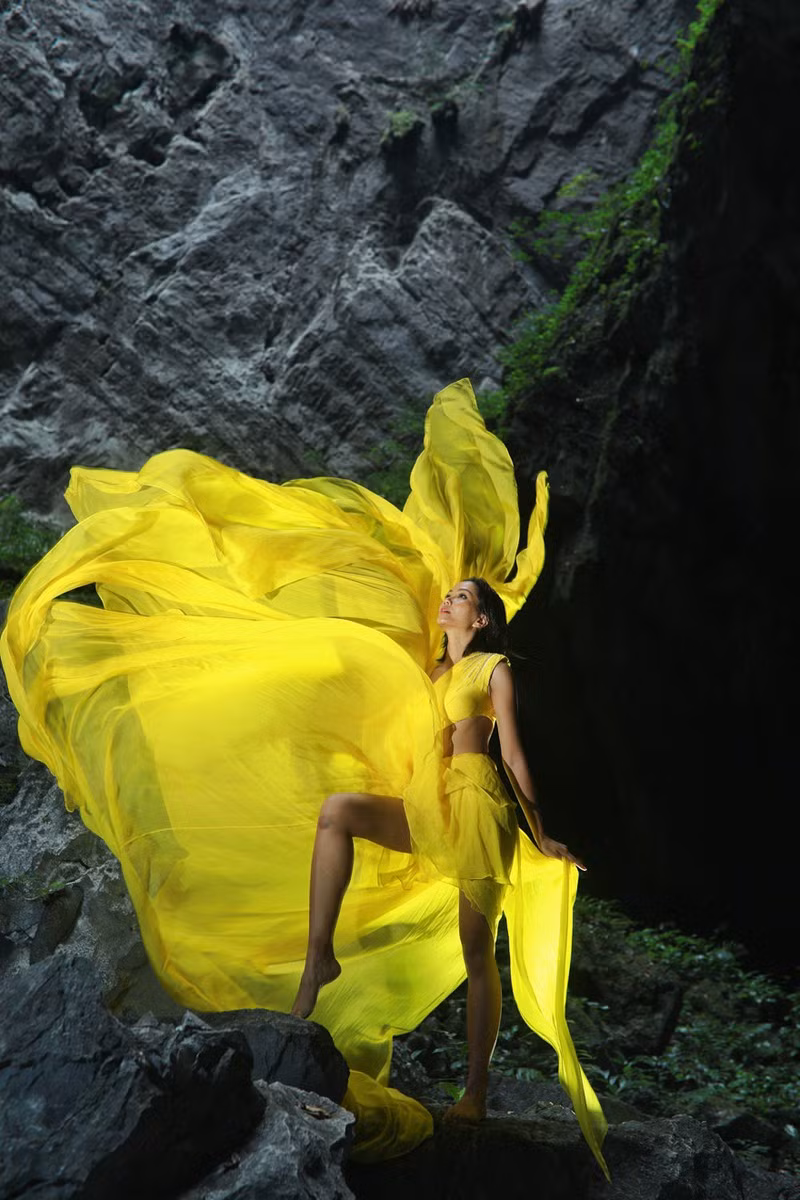 Chiêm ngưỡng bộ ảnh đặc biệt của Hoa hậu HHen Niê tại hang Sơn Đoòng