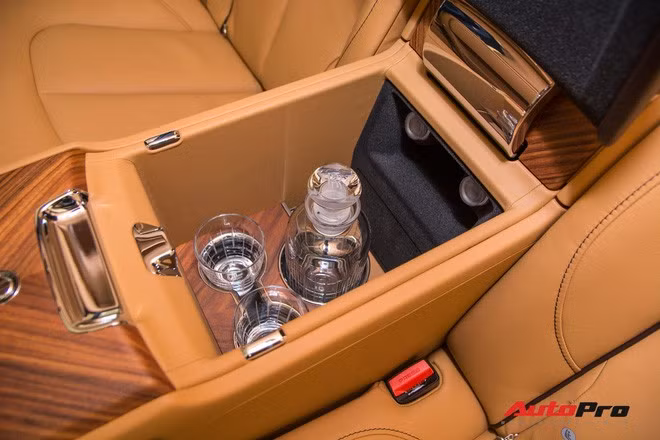 Cận cảnh Rolls-Royce Cullinan chính hãng và những điều ít biết về mẫu SUV nhà giàu giá hơn 32 tỷ