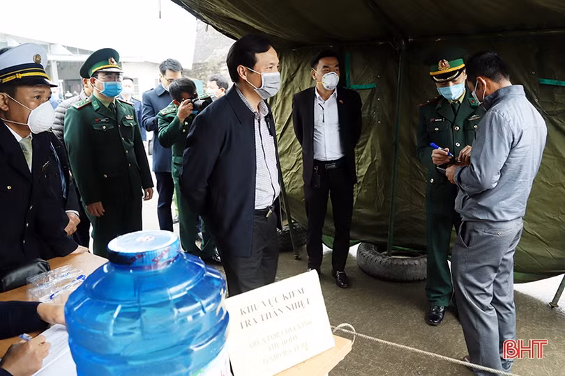 Tuần tra, kiểm soát chặt các đường mòn, lối mở khu vực biên giới phòng chống dịch Corona