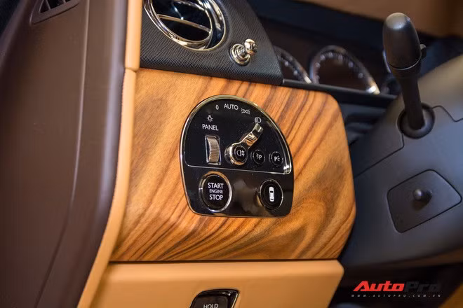 Cận cảnh Rolls-Royce Cullinan chính hãng và những điều ít biết về mẫu SUV nhà giàu giá hơn 32 tỷ