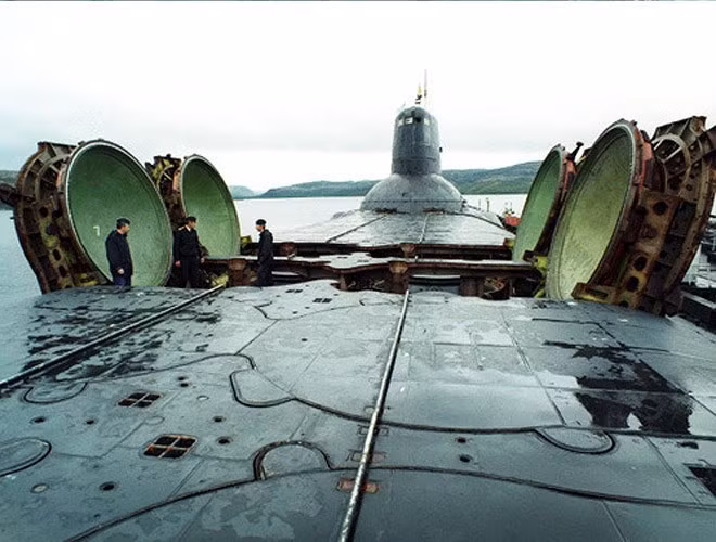 Sức mạnh hủy diệt của siêu tàu ngầm hạt nhân nặng nhất thế giới
