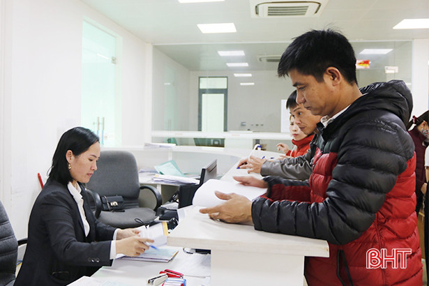 Số lượng giao dịch tại Trung tâm Phục vụ hành chính công Hà Tĩnh tăng cao