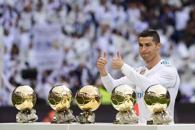 Tuổi 35, Ronaldo vẫn là cây săn bàn đáng sợ 