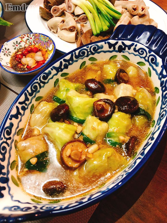 Cách làm bắp cải cuộn thịt sốt nấm hương ngon khó cưỡng