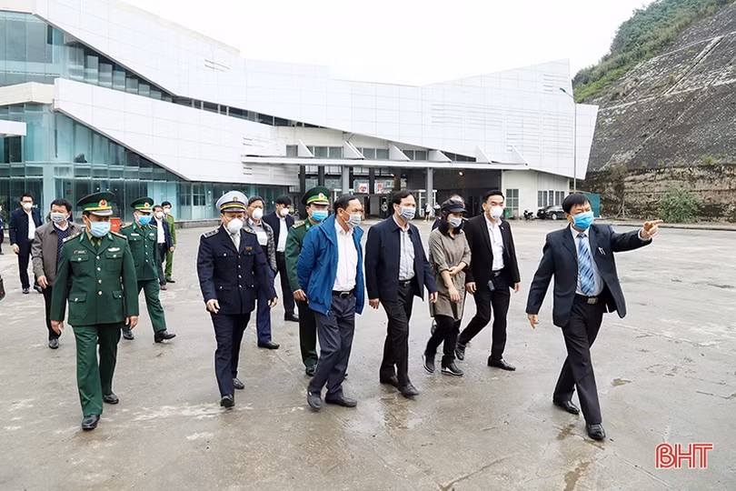 Tuần tra, kiểm soát chặt các đường mòn, lối mở khu vực biên giới phòng chống dịch Corona