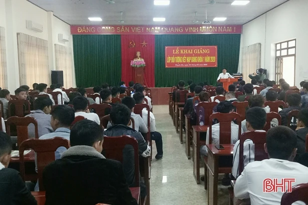 Bồi dưỡng đối tượng Đảng cho 140 thanh niên ưu tú trước khi nhập ngũ