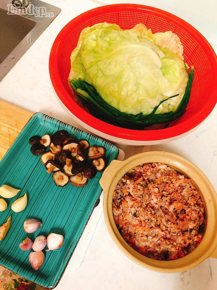 Cách làm bắp cải cuộn thịt sốt nấm hương ngon khó cưỡng