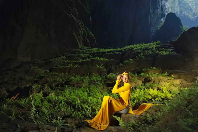 Chiêm ngưỡng bộ ảnh đặc biệt của Hoa hậu HHen Niê tại hang Sơn Đoòng