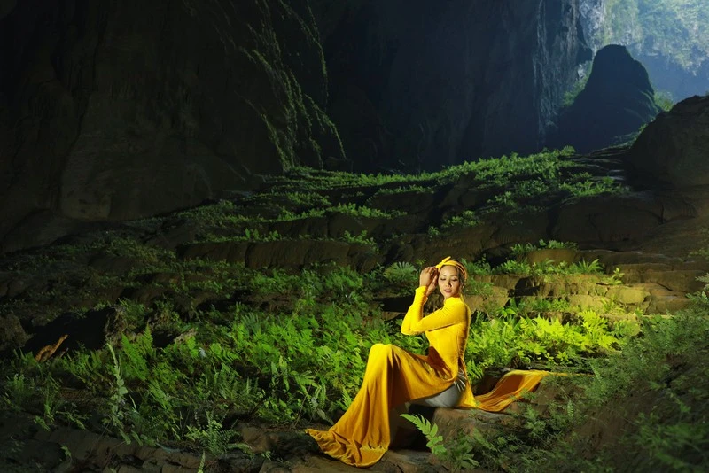 Chiêm ngưỡng bộ ảnh đặc biệt của Hoa hậu HHen Niê tại hang Sơn Đoòng