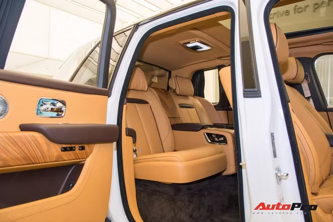 Cận cảnh Rolls-Royce Cullinan chính hãng và những điều ít biết về mẫu SUV nhà giàu giá hơn 32 tỷ