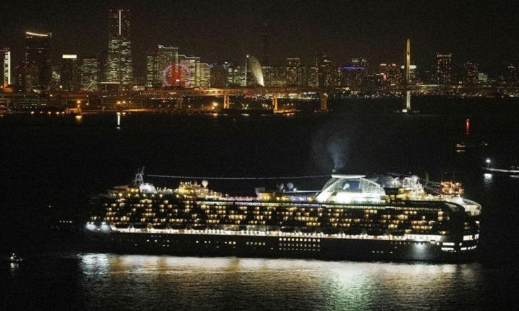 10 trong 3.700 người trên du thuyền Nhật bị cách ly dương tính với virus corona