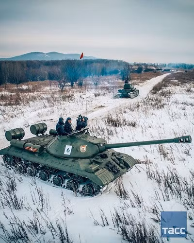 Nga mở kho dự trữ “gọi tái ngũ” hàng loạt chiến xa đồ cổ?