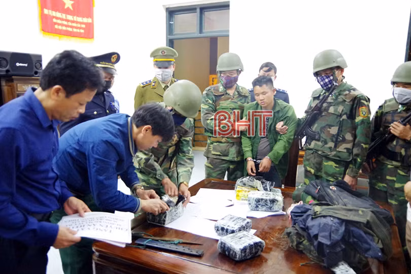 Cắt rừng “gùi” 36.000 viên hồng phiến, 4kg ma túy đá qua biên giới Hà Tĩnh