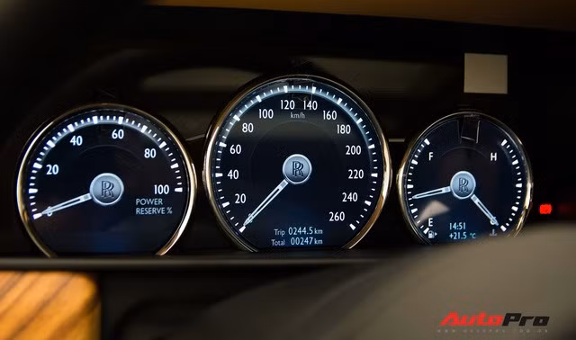 Cận cảnh Rolls-Royce Cullinan chính hãng và những điều ít biết về mẫu SUV nhà giàu giá hơn 32 tỷ