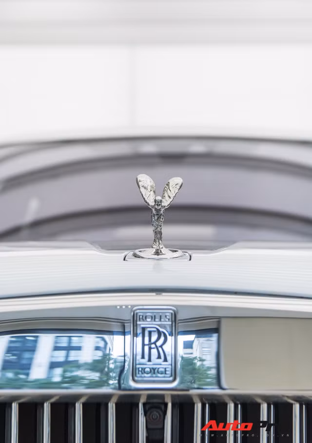 Cận cảnh Rolls-Royce Cullinan chính hãng và những điều ít biết về mẫu SUV nhà giàu giá hơn 32 tỷ