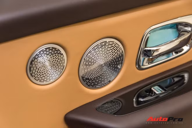 Cận cảnh Rolls-Royce Cullinan chính hãng và những điều ít biết về mẫu SUV nhà giàu giá hơn 32 tỷ