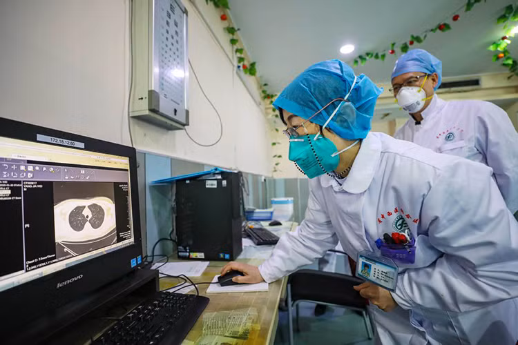 Nữ bác sĩ đầu tiên phát hiện virus corona