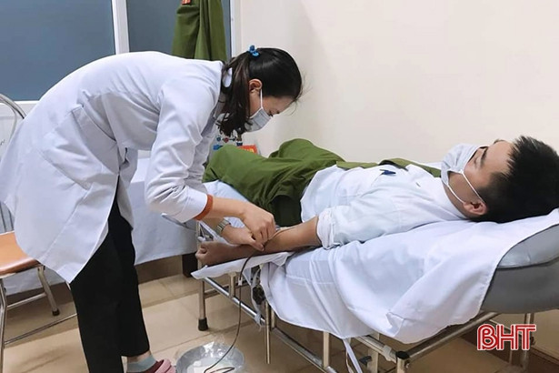 3 chiến sỹ Công an Hà Tĩnh hiến máu cứu người