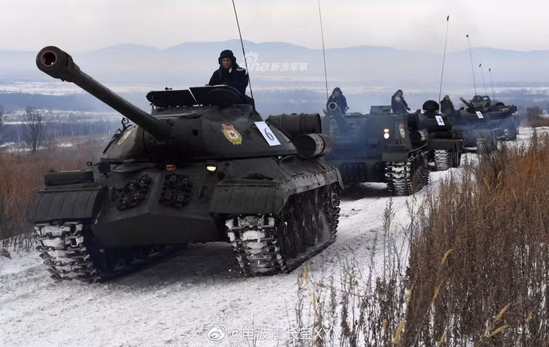 Nga mở kho dự trữ “gọi tái ngũ” hàng loạt chiến xa đồ cổ?