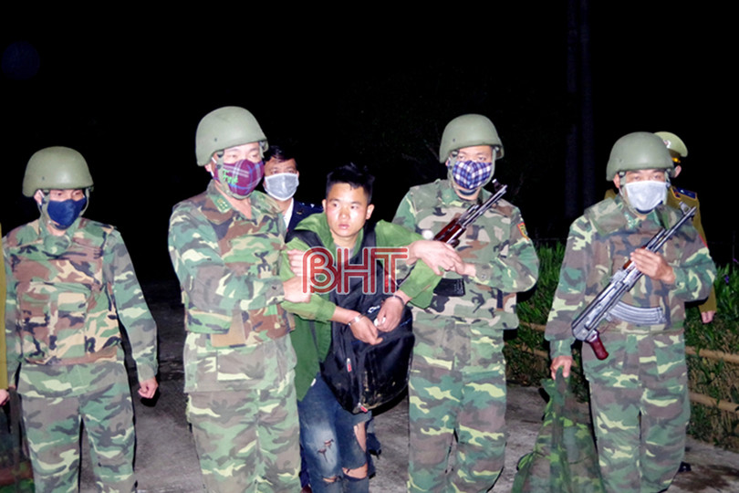 Cắt rừng “gùi” 36.000 viên hồng phiến, 4kg ma túy đá qua biên giới Hà Tĩnh