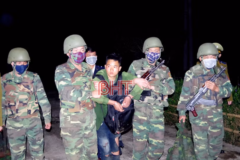 Cắt rừng “gùi” 36.000 viên hồng phiến, 4kg ma túy đá qua biên giới Hà Tĩnh