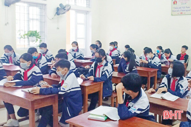Học sinh Hà Tĩnh học trực tuyến ViettelStudy trong kỳ nghỉ “tránh” dịch Corona