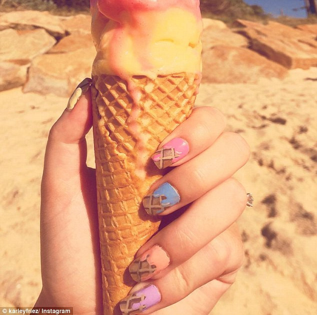 nhung mau nail dep cho co nang me kem