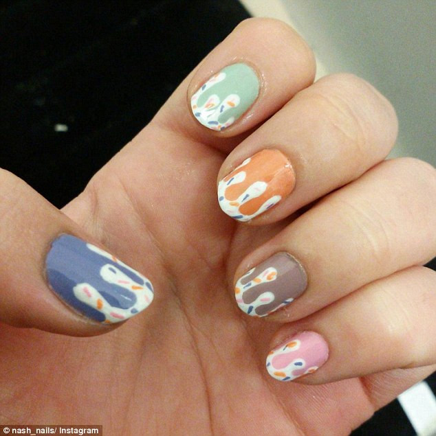 nhung mau nail dep cho co nang me kem