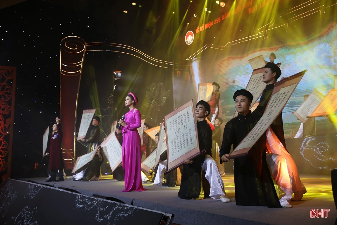 Hà Tĩnh nguyện cùng Nhân dân cả nước gìn giữ, phát huy di sản của Đại thi hào Nguyễn Du, xây dựng quê hương ngày càng giàu mạnh