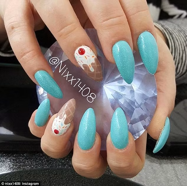 nhung mau nail dep cho co nang me kem