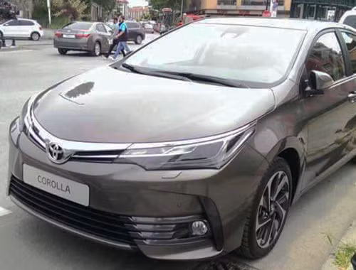 toyota altis 2017 lan dau xuat hien tren pho