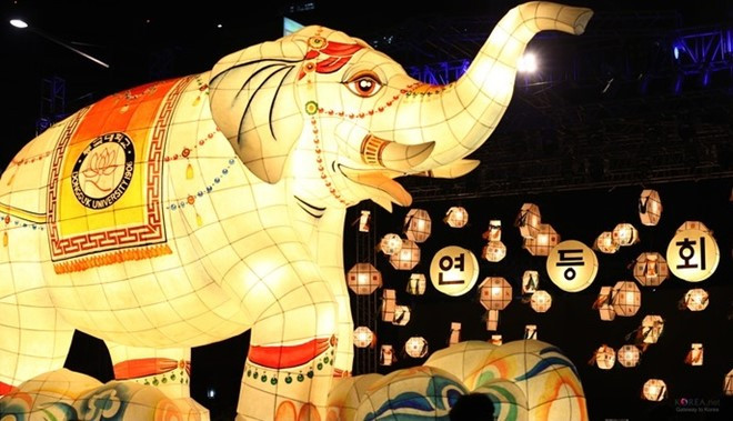 hinh anh le phat dan tren khap the gioi