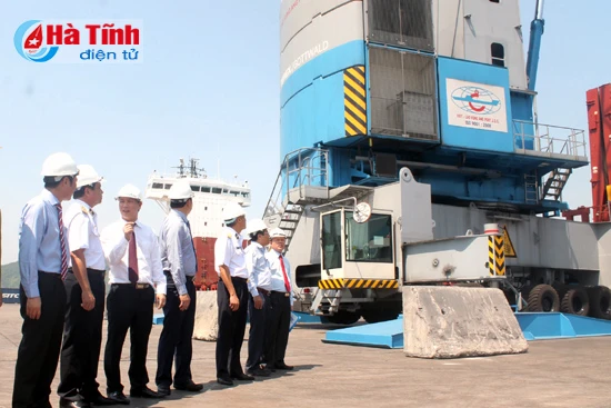 khai truong tuyen hang container tai cang vung ang