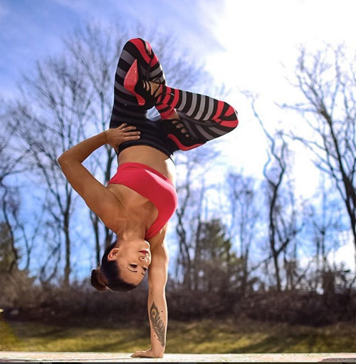 bo anh me va con gai tap yoga truyen cam hung