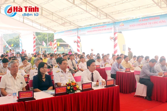 khai truong tuyen hang container tai cang vung ang