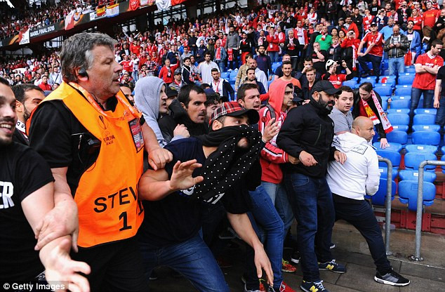 xem lai cdv choang nhau truoc tran chung ket europa league